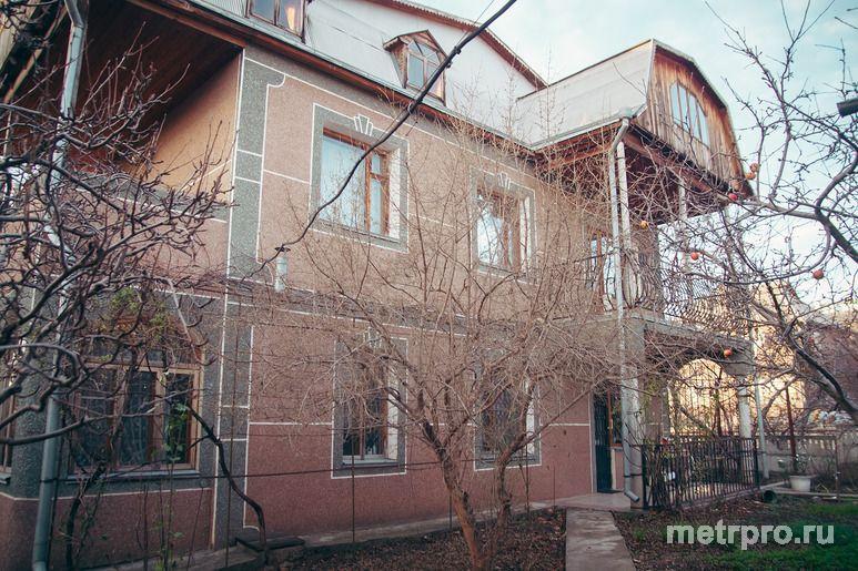 Срочно продается четырехэтажный дом в Бахчисарае, Крым .     Общая площадь - 364 м.кв. Участок 653 м.кв. Есть газ и... - 3