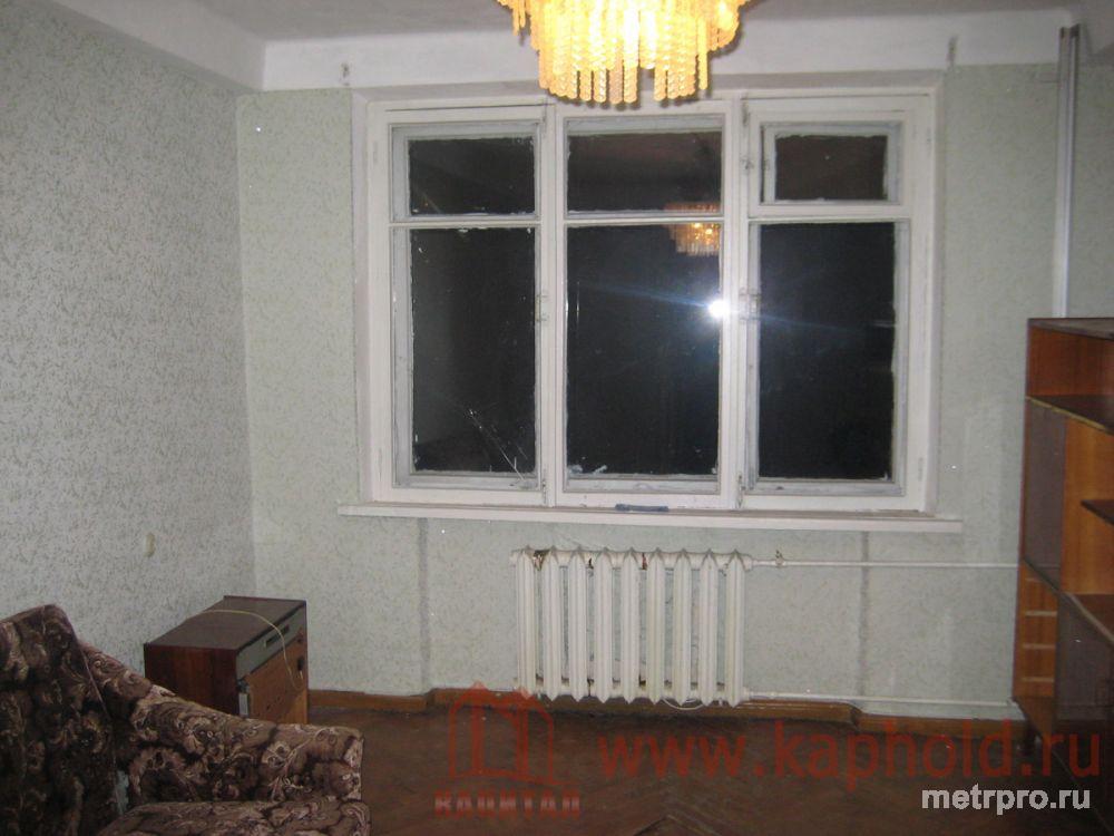Продаётся 2-комнатная по ул.Киевская. 1 этаж 5-этажного дома. Квартира без ремонта. Общая площадь — 52 м кв. Окна... - 2