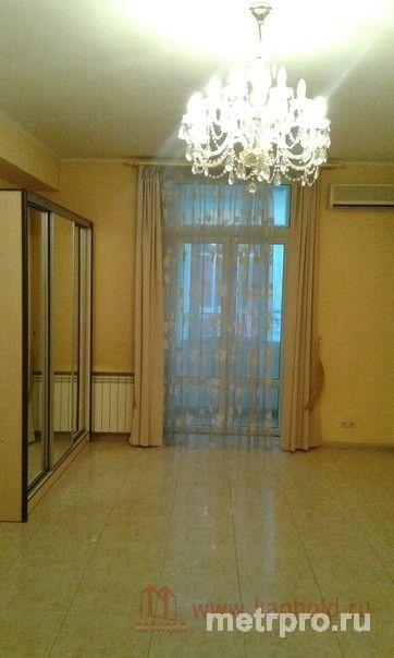 Продается трехкомнатная квартира по ул. Севастопольской, 2 этаж 3-этажного дома. Общая площадь — 152 кв.м. Жилая —... - 1