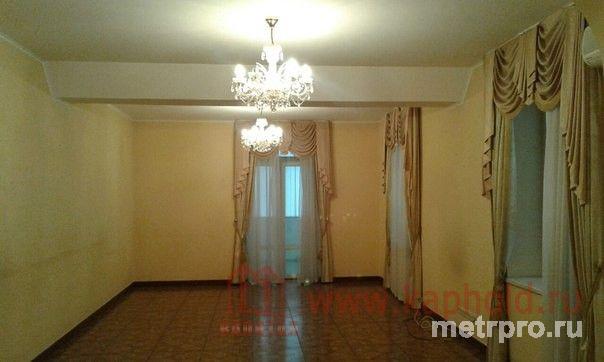 Продается трехкомнатная квартира по ул. Севастопольской, 2 этаж 3-этажного дома. Общая площадь — 152 кв.м. Жилая —... - 3
