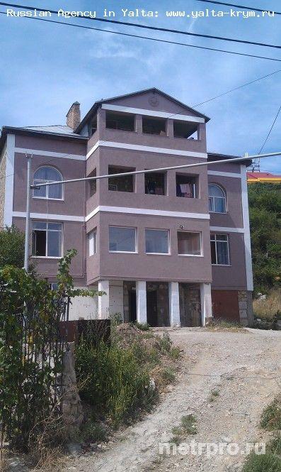 Продажа дома в Ялте, гостевой дом в районе выше ялтинского обводного шоссе (Дарсан), площадь дома 700 м.кв., 12...