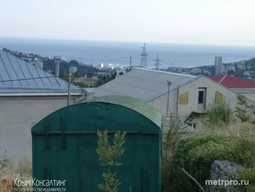 Срочно продается участок в Ялте с видом на море и горы. Тихое, отличное место между горными вершинами и морем....