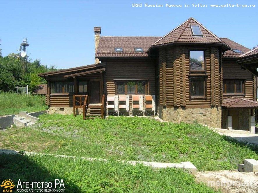 Продаётся 3-х этажный дом в Крыму (общая площадь 570 кв.м , высокий цоколь + 2 этажа) в предгорье Крыма на территории...