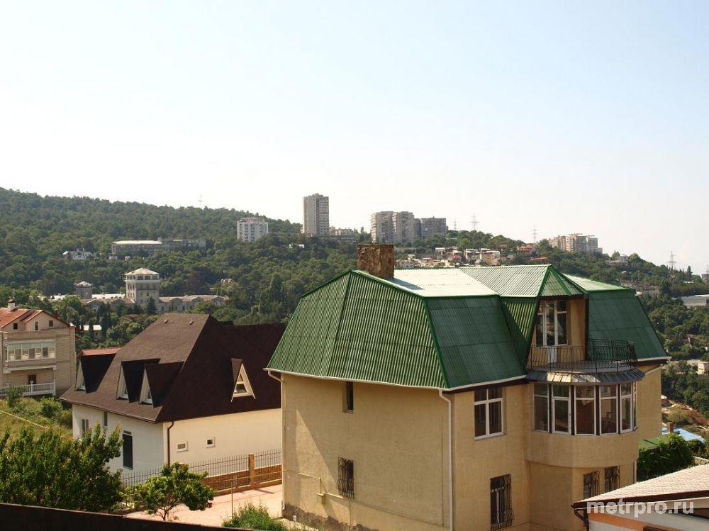 Продается четырехэтажный дом для большой семьи в г. Ялта, пгт Массандра, ул. Винодела Егорова. Расположен на... - 1