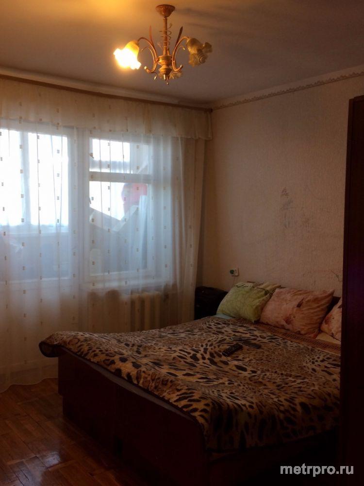 Продается двухкомнатная квартира в Ялте по ул.Красноармейская.Общей площадью -63 м2 (кухня - 9 м2, комнаты... - 1