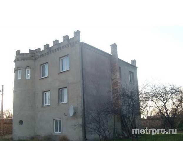 Продаётся 3-х этажный жилой дом в Феодосии - в Ближнем Боевом, со всеми коммуникациями, гараж, котельная, строения... - 3