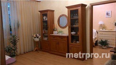 Продажа / 2-комнатные, СЕВАСТОПОЛЬ, Одинцова улица, 3 700 000 р. Двухкомнатная сталинка на Корабельной - ул.Одинцова 11. Первый высокий этаж, под окном - хороший ухоженный участок.... - 1