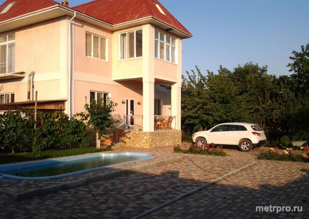 Продаю дом в Крыму. 2 этажа+камин+подвал+мансардная крыша. На первом этаже: каминная-гостиная, кухня-столовая:...