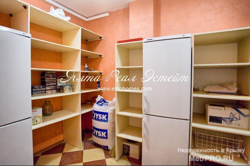 Продажа / Элитное жилье, ЯЛТА, Боткинская улица, 40 000 000 р. Продается шикарная квартира с видом на море и горы. Квартира в дворцовом стиле в самом сердце Ялты располагается в... - 2