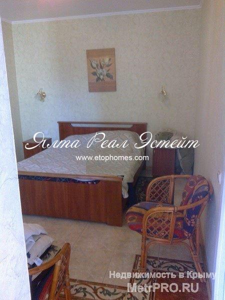 Двухкомнатная квартира, общей площадью 60 м2, со своим двориком и отдельным входом в городе Ялта, район домика... - 3