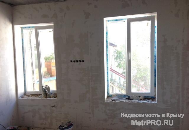 Продается  однокомнатная квартира  центр Ялты, ул. Ломоносова.     Расположена на 3 этаже 3 этажного кирпичного дома...