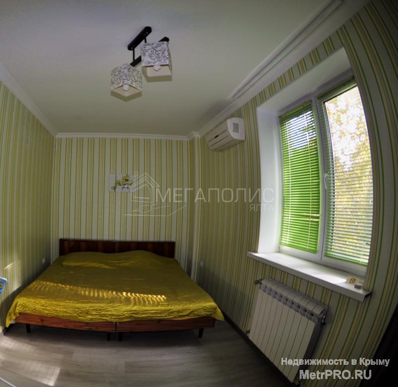 Продается 2 комнатная квартира в Ялте по улице Московская(район остановки «Октябрь»)  Квартира в Ялте  площадью 43.8... - 1