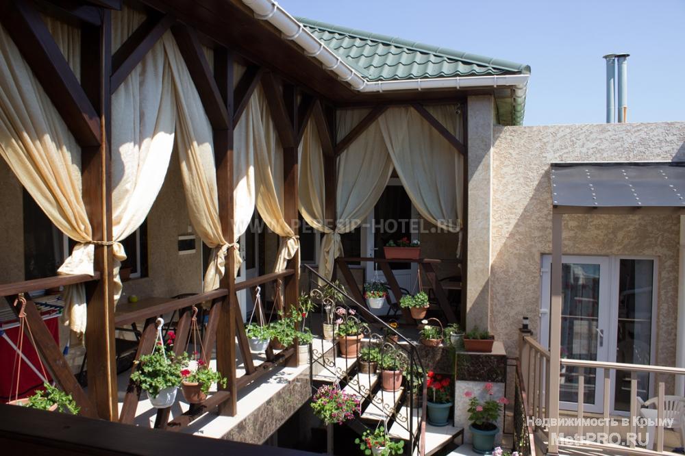 Гостевой дом расположен в г. Евпатории на одной из любимых улиц отдыхающих Симферопольская, на самом берегу моря (15... - 10