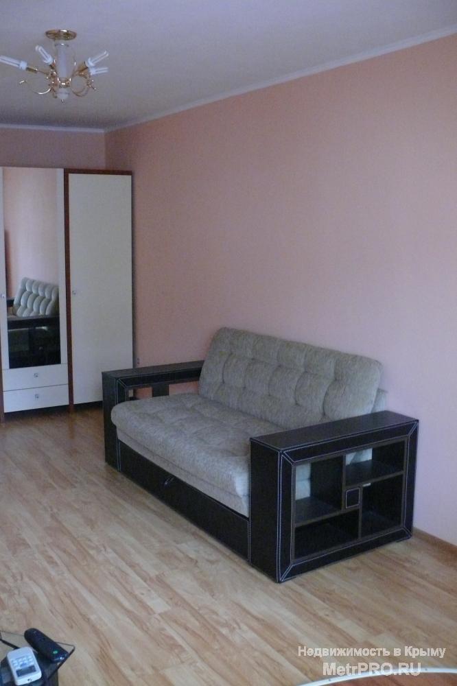 Уютная 1 комнатная квартира в хорошем состоянии 33 кв.м в самом центе города Ялта.  Квартира продается с мебелью и... - 2