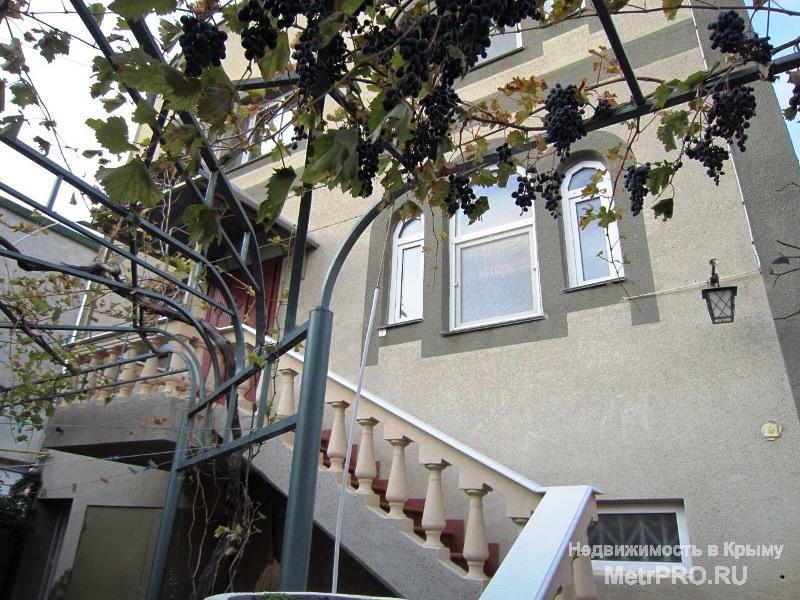 Дом в центре.  Продается шикарный 3-х уровневый дом в центре г. Евпатория, по ул. Чекиста Галушкина, район МЧС....