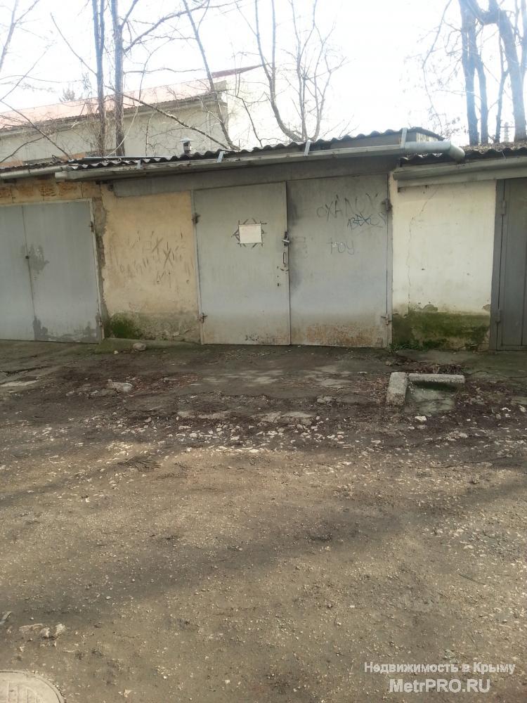 продам капитальный гараж,в центре Симферополя,ул. Шмидта,рядом с детским парком,документы РФ.
