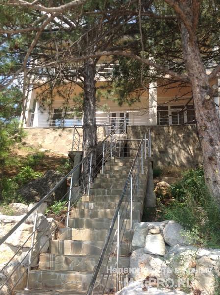 Продается 2-х этажный, новый дом в г. Ялта, Кореиз. Великолепный вид на море и на горы. На территории хвойные... - 25