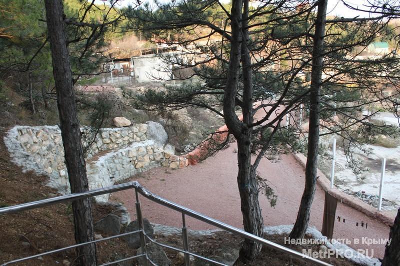 Продается 2-х этажный, новый дом в г. Ялта, Кореиз. Великолепный вид на море и на горы. На территории хвойные... - 29
