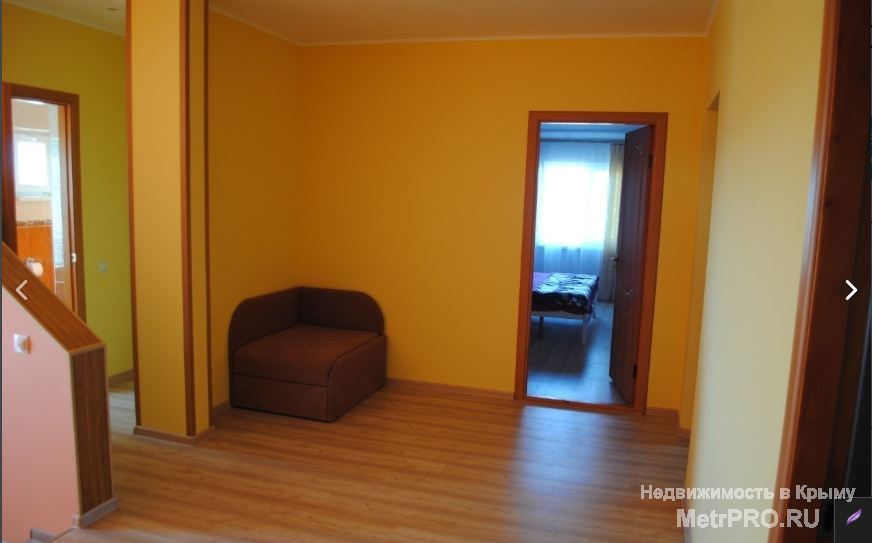 Дом в п. Штормовое, 16 комнат, 3 санузла, кухня, столовая, беседка 24 кв. м., 10 соток, 2-х метровый забор с ракушки,... - 12