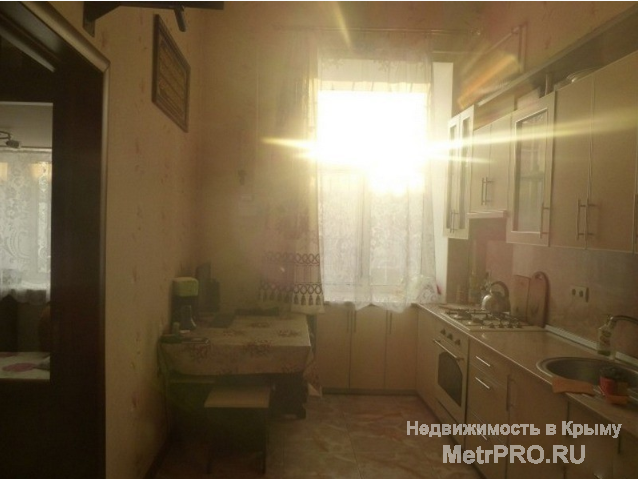 1-к квартира, 30 м², 1/1 эт. Квартира в историческом центре, в 500 м от моря. Потолки 4м. В комнате второй ярус....