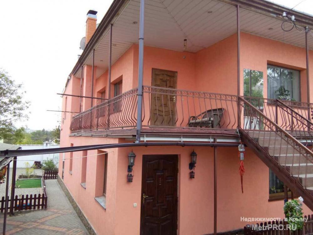 продам дом, ул. Хабаровская, ОП- 190 м, на 1 этаже - гостиная с камином, кухня, столовая, с/у, на 2 этаже - 3...