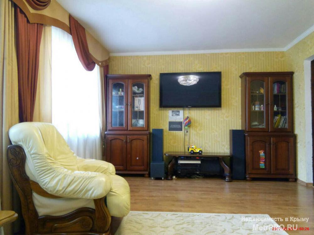 продам дом, ул. Хабаровская, ОП- 190 м, на 1 этаже - гостиная с камином, кухня, столовая, с/у, на 2 этаже - 3... - 1