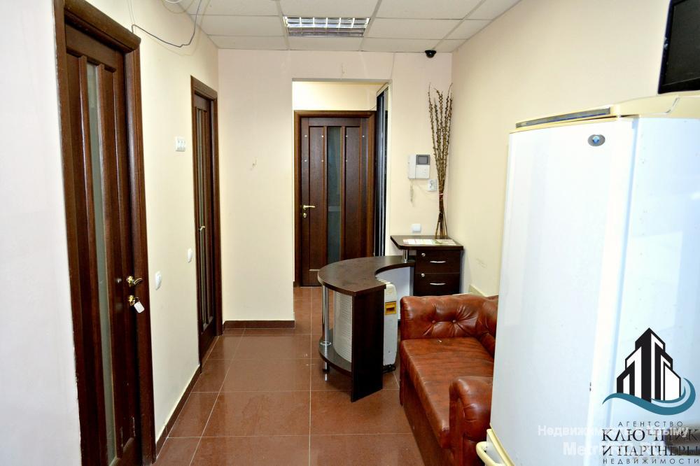 Продаётся офисное помещение в центре города Феодосия с индивидуальным выходом, общей площадью 75,4 кв.м. Пять... - 14