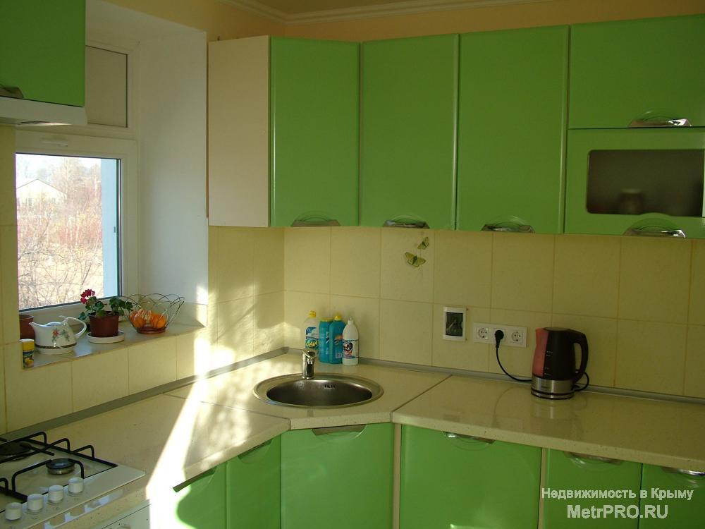 Продается 3-этажный дом в экологически чистом поселке Кринички, расположенном в 5км от г. Старый Крым.Общая площадь... - 2