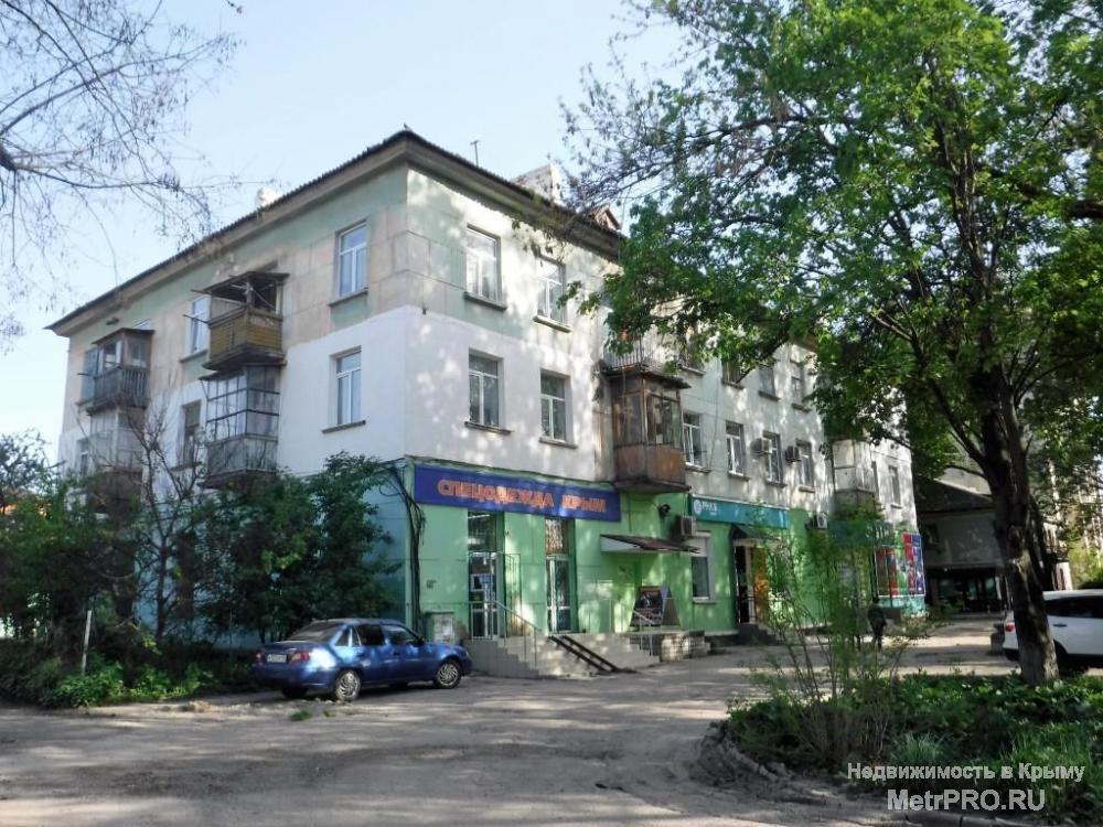 Продам просторную 3-комнатную квартиру - «сталинку» по ул. Севастопольской в Симферополе.  Общая площадь квартиры 85...