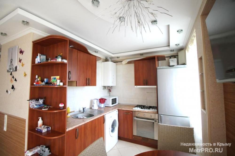Продается уютная 1-о комнатная квартира-студия в самом центре курортного города Алушта.   Общая площадь квартиры 28,8...