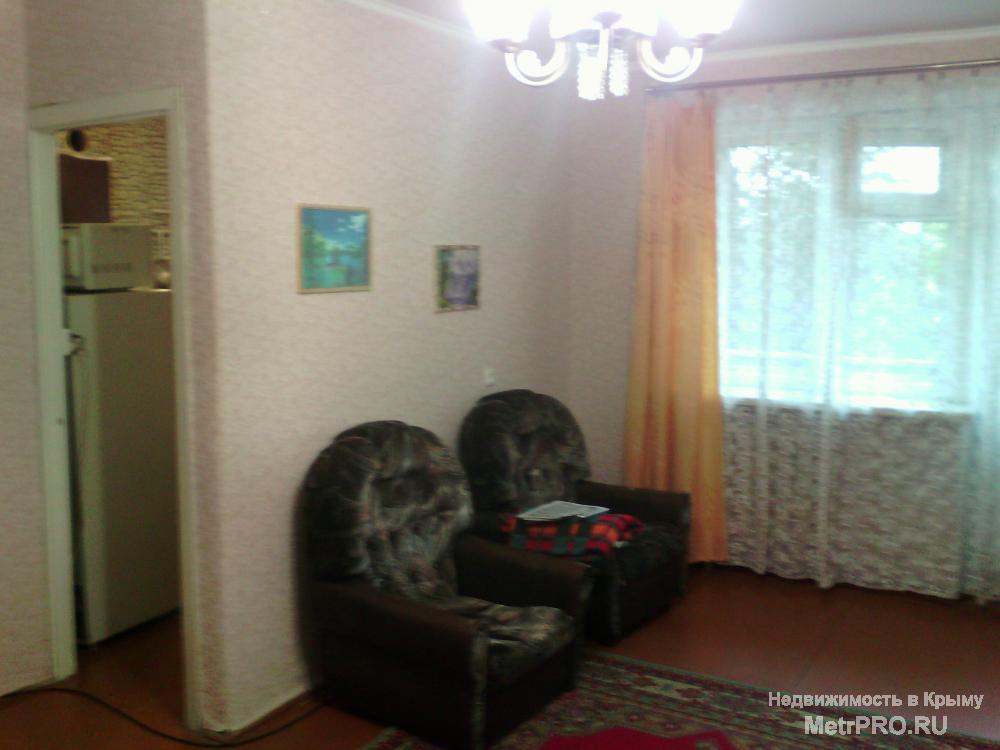 нормальная трёхкомнатная квартира в Гагаринском районе, в квартире вся необходимая мебель и бытовая техника, имеется... - 1