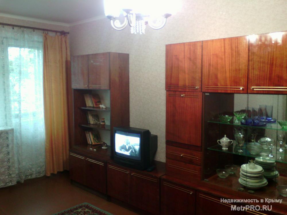 нормальная трёхкомнатная квартира в Гагаринском районе, в квартире вся необходимая мебель и бытовая техника, имеется... - 2