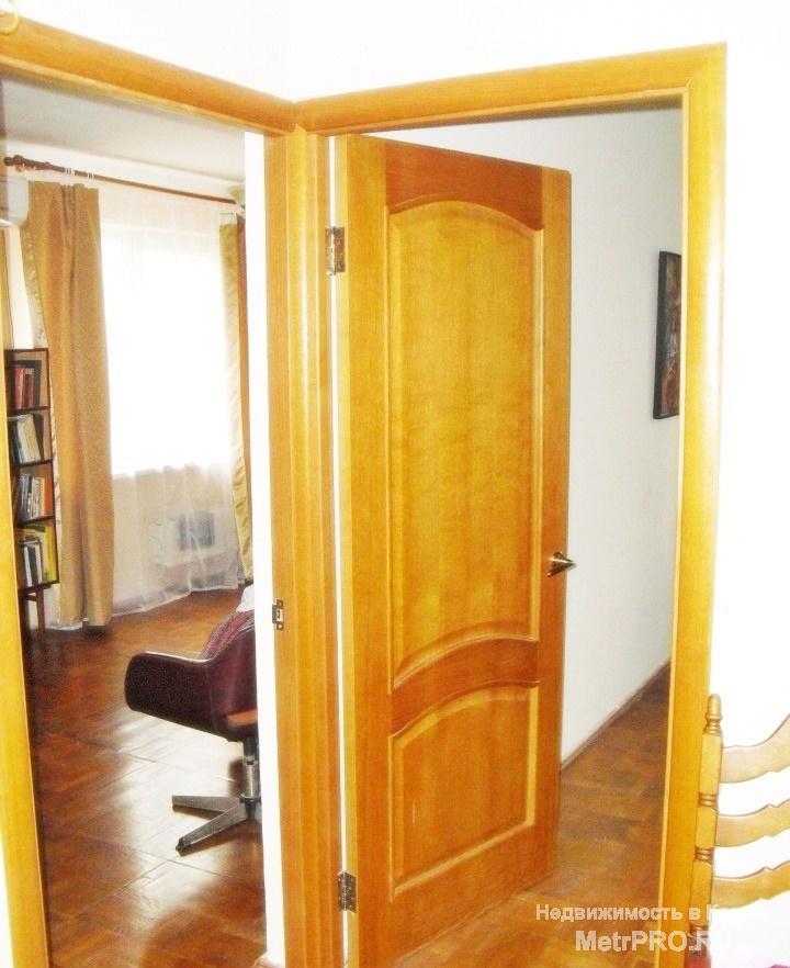 Предлагается к приобретению 2 комнатная квартира по улице Курчатова в Ялте.   Дом серии - ЮБК, квартира расположена... - 9