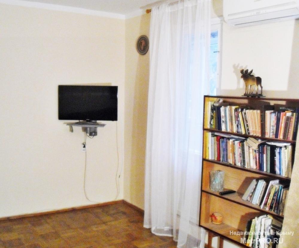 Предлагается к приобретению 2 комнатная квартира по улице Курчатова в Ялте.   Дом серии - ЮБК, квартира расположена... - 10