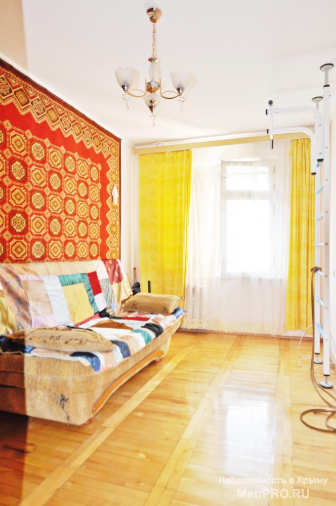Предлагается к покупке 2 комнатная квартира в Ялте по улице Кирова.  Квартира расположена на 4 этаже 5 этажного дома.... - 9