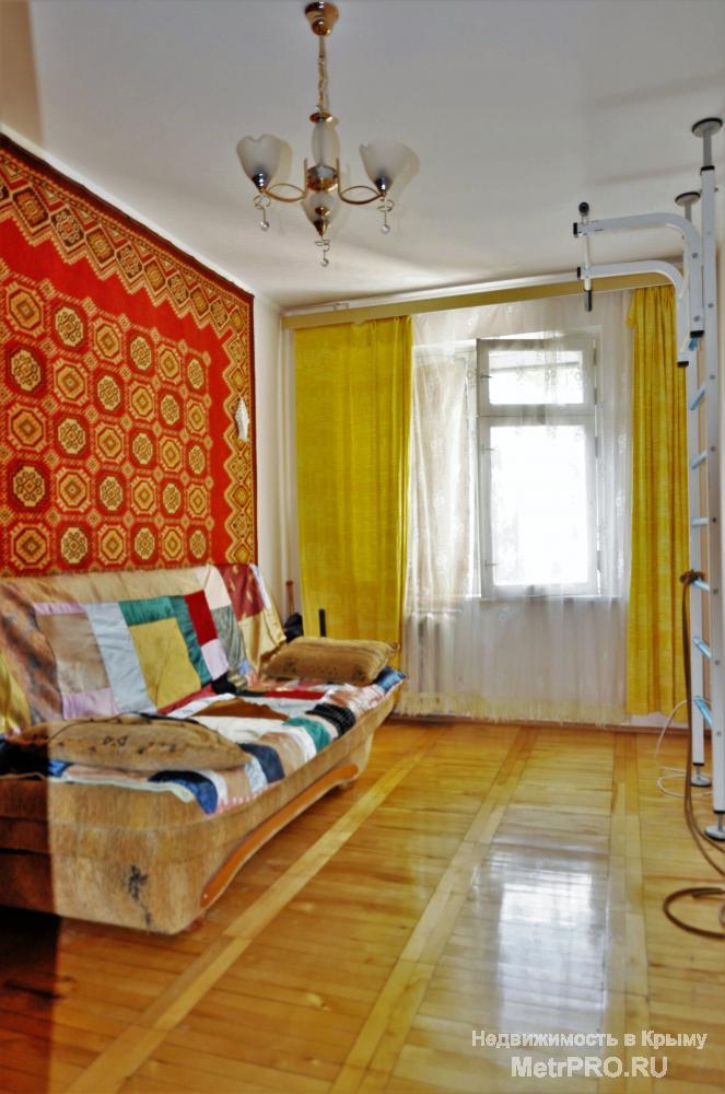 Предлагается к покупке 2 комнатная квартира в Ялте по улице Кирова.  Квартира расположена на 4 этаже 5 этажного дома....