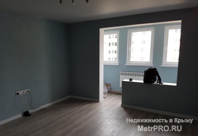 Продаётся двухкомнатная квартира  на Ул. Комбрига Потапова в ЖК Архитектор. 7/10 этаж.     Кухня 9,7 м Спальня 17,2...