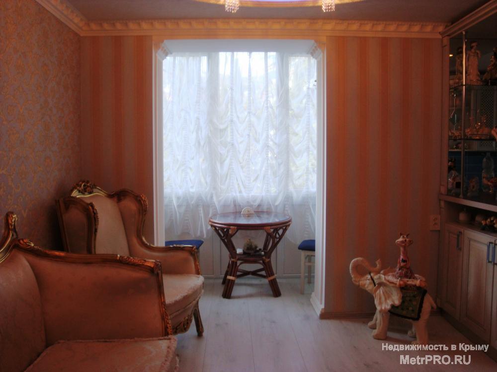 Эта квартира продается по улице Московской города Ялты. Если быть точнее, то квартира расположена в 5 этажном доме,... - 8