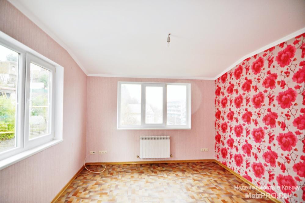 Предлагается к приобретению дом в Ялте по улице Тимирязева  Площадь дома 160 кв. м. 3 этажа, находиться на участке 4... - 8