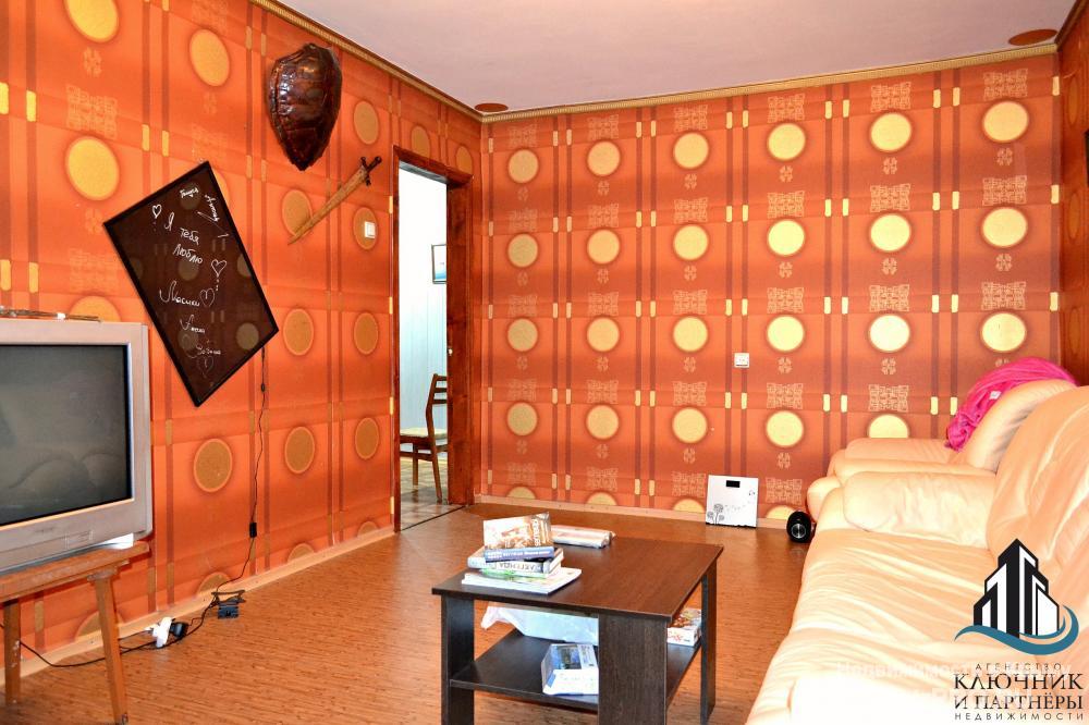 Продаётся просторная 3-х комнатная квартира в одном и лучших районов города Феодосия. Квартира находиться на 2-м... - 3