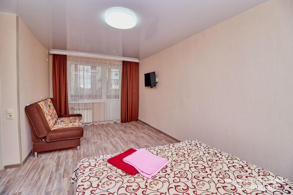Эта уютная и теплая, с ремонтом 2018 г. квартира, находится в центре Симферополя возле парка Тренева. До любого места... - 1