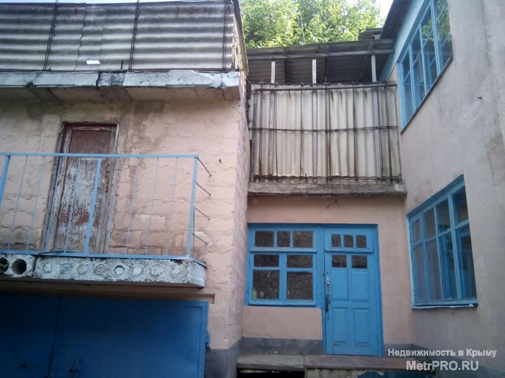Продам капитальный отдельностоящий дом в городе Белогорске Дом имеет два полноценных этажа,под домом цокольный этаж/... - 1