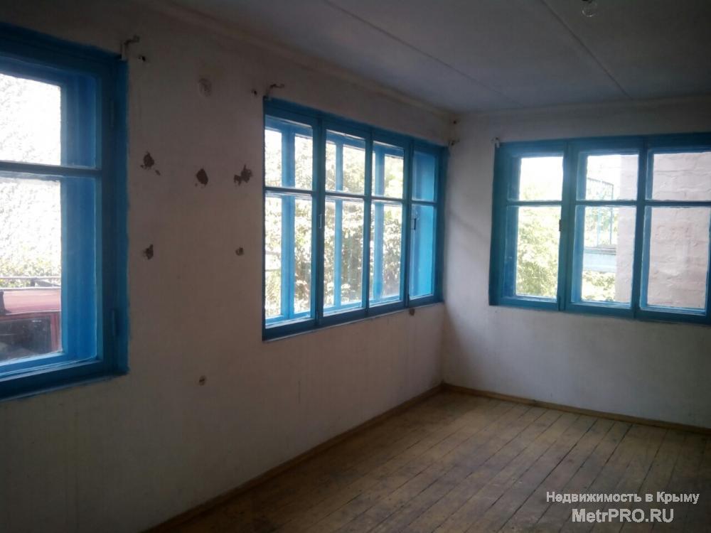 Продам капитальный отдельностоящий дом в городе Белогорске Дом имеет два полноценных этажа,под домом цокольный этаж/... - 3