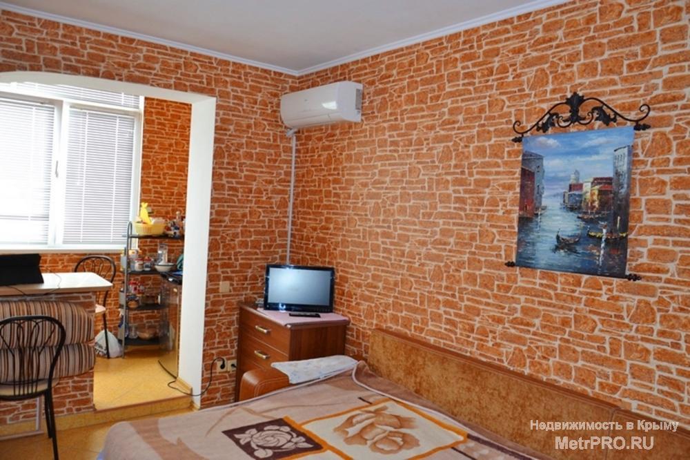 Продам 1 комнатную квартиру в Малом Маяке, гор. Алушты. Уютная квартира, с видом на море, расположена на третьем...