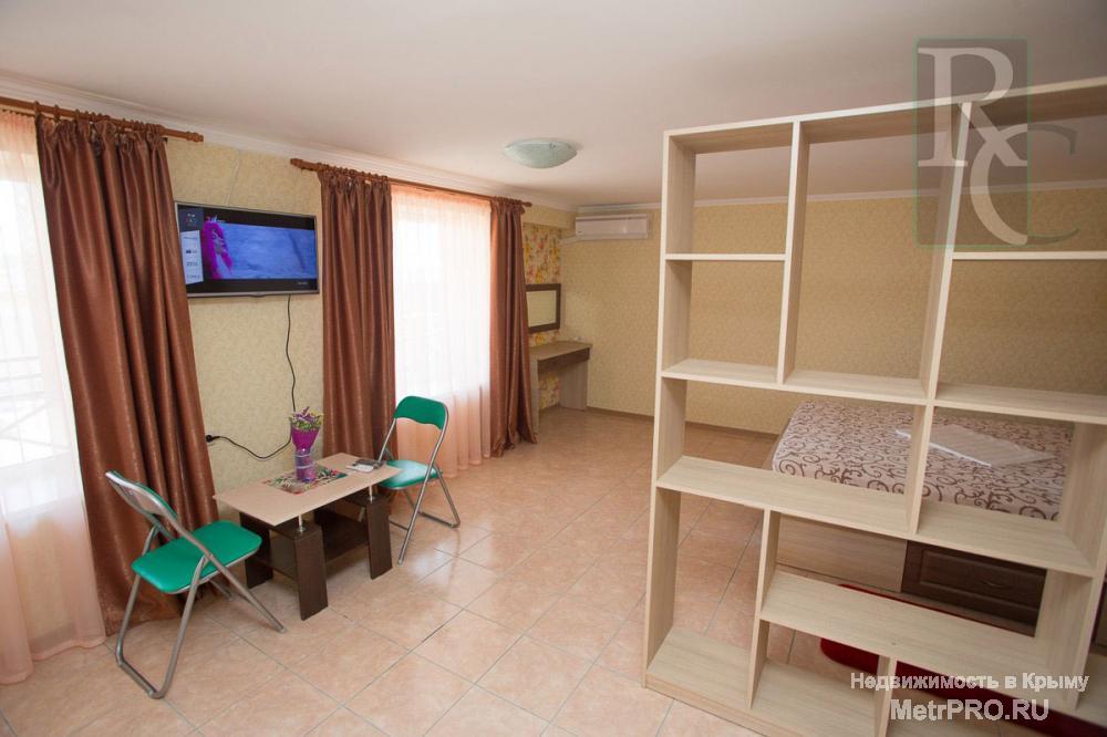 Гостиница расположена в 300 метрах от песчаного пляжа. Общая площадь гостиницы составляет 1070 кв.м. в которую входит... - 8