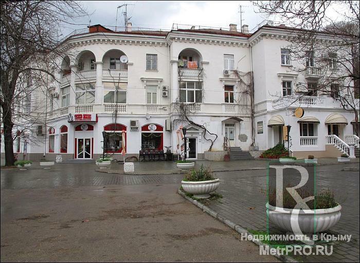 В продаже квартира в историческом центре Севастополя - улица Нахимова.   Один из первых домов от главной городской... - 9