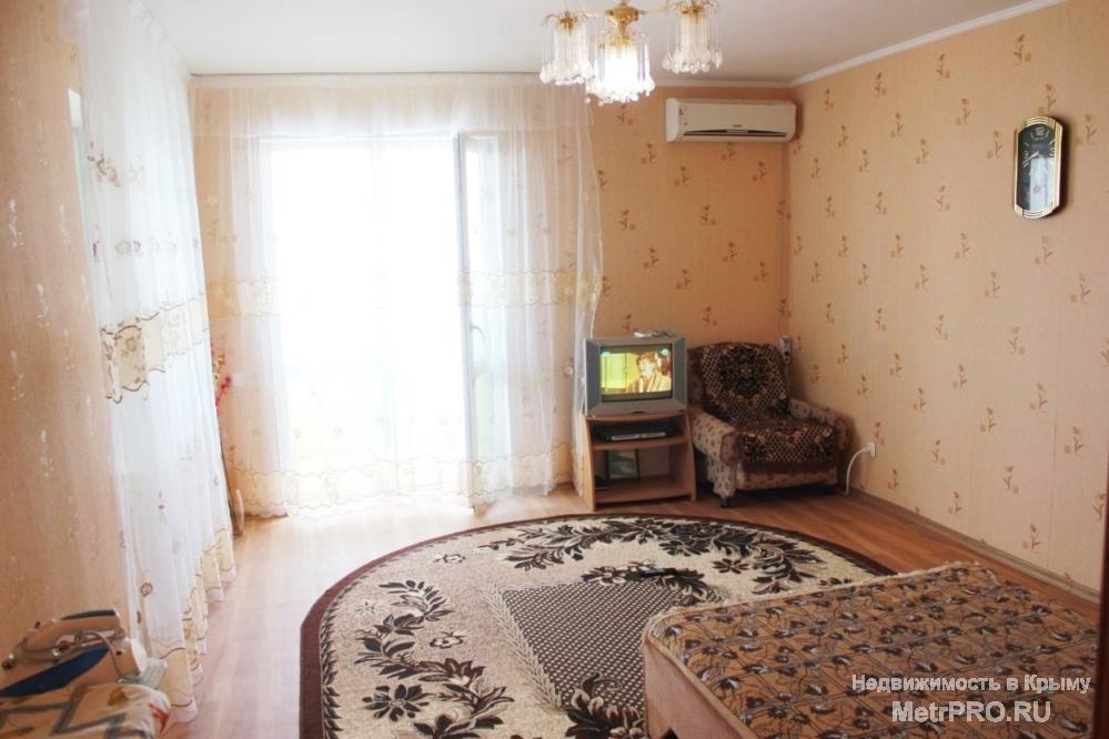 Продам 1-комнатную квартиру по ул. Юбилейной, гор. Алушта.  Квартира, площадь которой 48 кв. м., состоит из комнаты в...