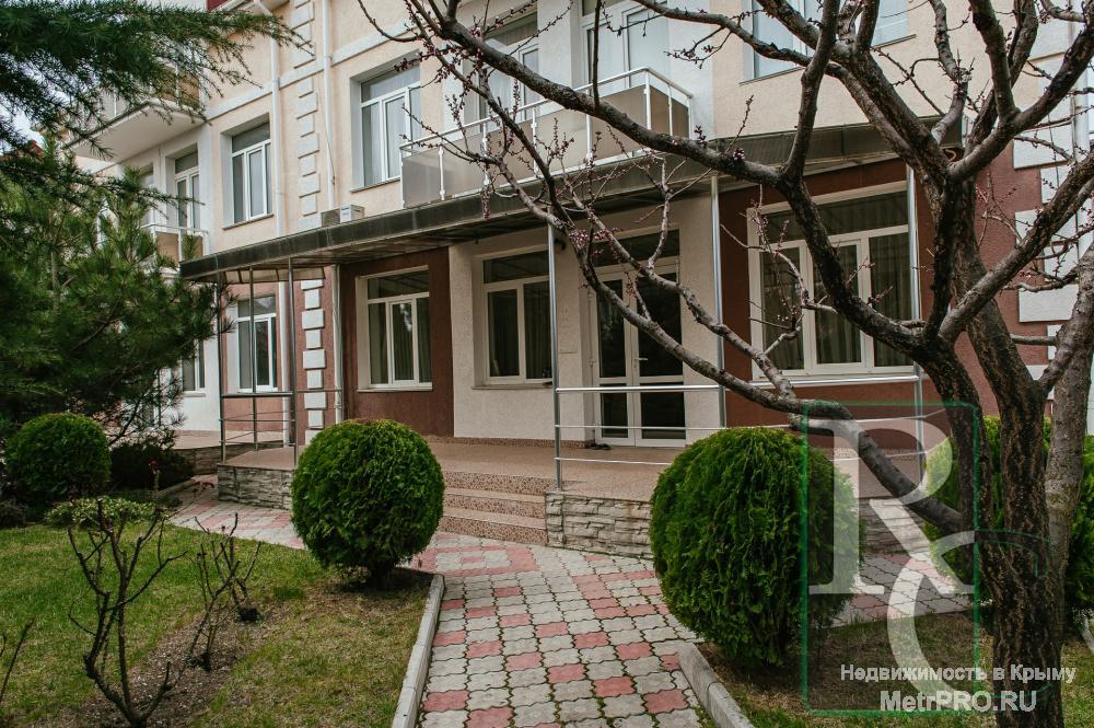 Продажа дома в Севастополе,  3 этажа общей площадью 427 м2 на участке 4.43 сотки. В Севастополе на прибрежной полосе... - 1