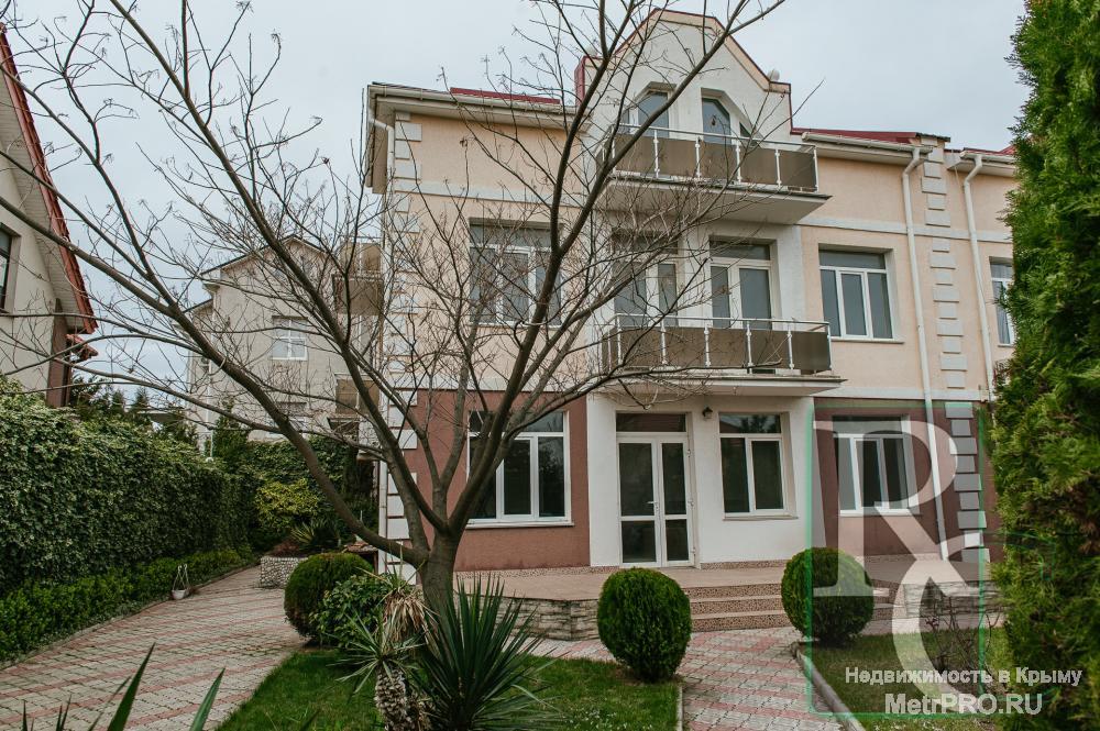Продажа дома в Севастополе,  3 этажа общей площадью 352 м2 на участке 4 сотки. В Севастополе на прибрежной полосе...