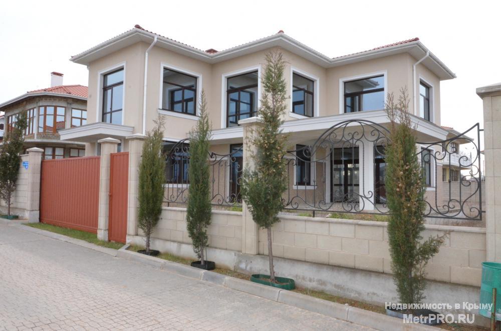 Продается новый дом с видом на море в коттеджном поселке в Севастополе.  Дом 2-х этажный, без внутренней отделки, с...
